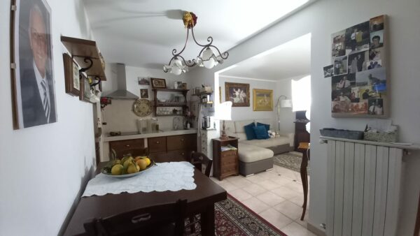 Locale uso abitazione in zona Via Castel del Monte - immagine 10
