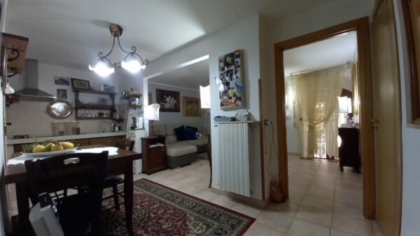 Locale uso abitazione in zona Via Castel del Monte - immagine 7
