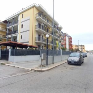 Appartamento con ascensore + box auto