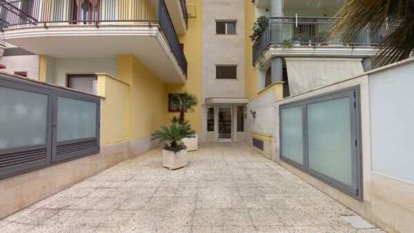 Appartamento con ascensore + box auto - immagine 15