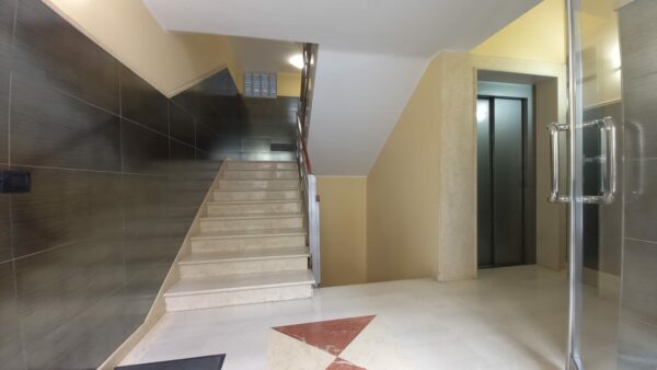 Appartamento con ascensore + box auto - immagine 21
