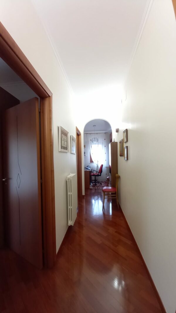 Appartamento con ascensore + box auto - immagine 12