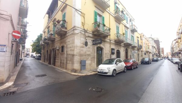 Locale commerciale in zona Via Giuseppe di Vittorio