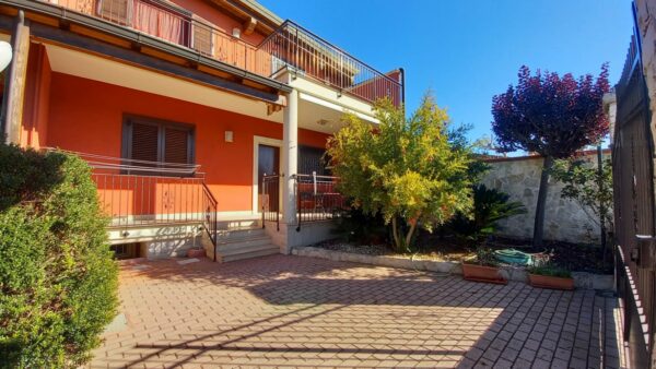 Villa bifamigliare in zona Via San Magno - immagine 3