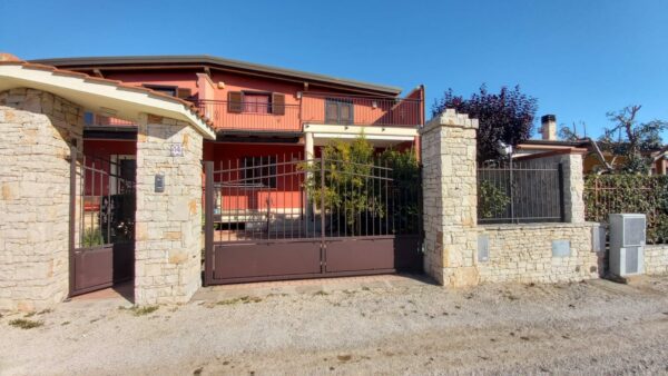 Villa bifamigliare in zona Via San Magno