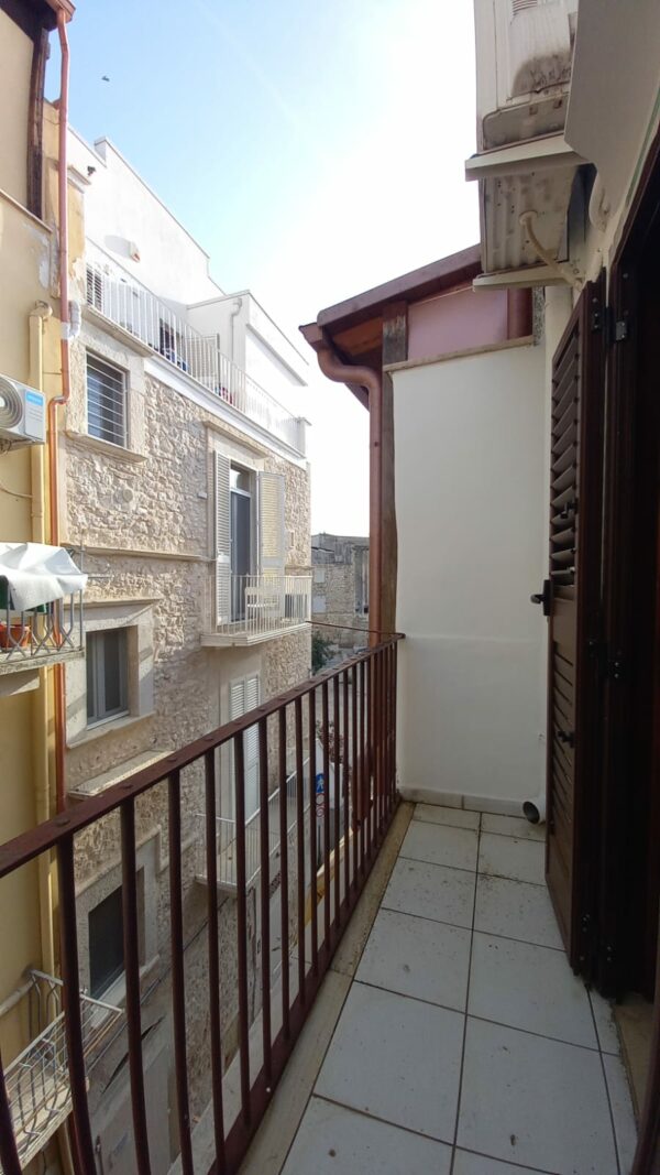 Indipendente con cantina su III livelli in zona Piazza Abazia - immagine 19