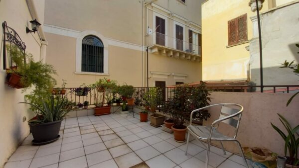 Indipendente con cantina su III livelli in zona Piazza Abazia - immagine 20