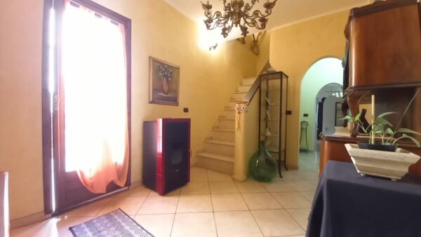 Indipendente con cantina su III livelli in zona Piazza Abazia - immagine 13