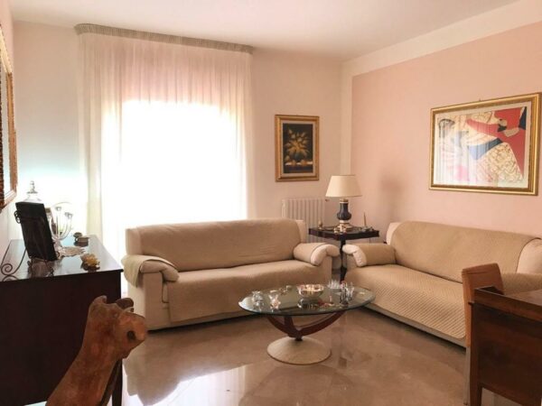 Appartamento in zona Stazione - immagine 2