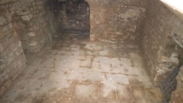 Indipendente con cantina su III livelli in zona Piazza Abazia - immagine 23