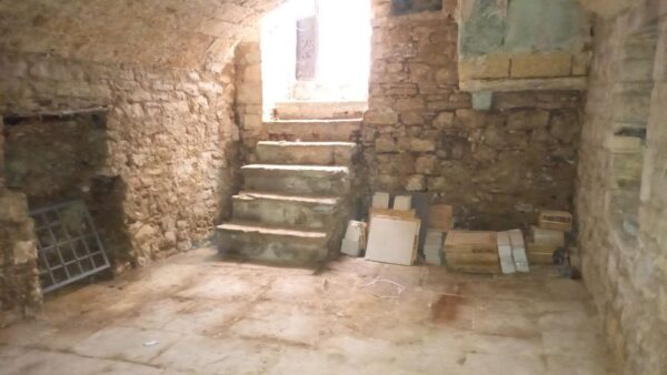 Indipendente con cantina su III livelli in zona Piazza Abazia - immagine 22