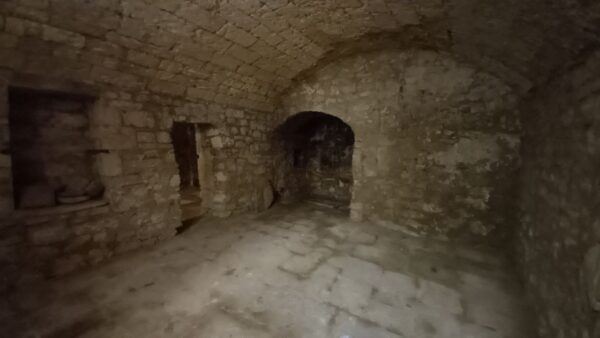 Indipendente con cantina su III livelli in zona Piazza Abazia - immagine 24