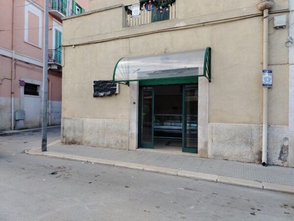 Locale commerciale in zona Via Castel del Monte
