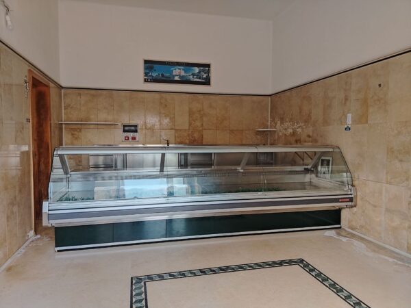 Locale commerciale in zona Via Castel del Monte - immagine 2