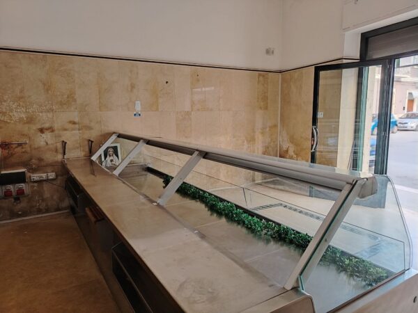 Locale commerciale in zona Via Castel del Monte - immagine 3
