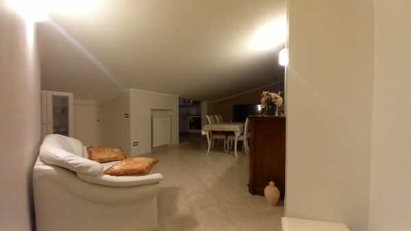Mansarda con ascensore in zona Via Corato - immagine 6