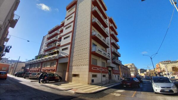 Appartamento con ascensore e box in Via San Domenico