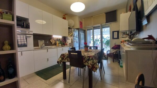 Appartamento con ascensore e box in Via San Domenico - immagine 5