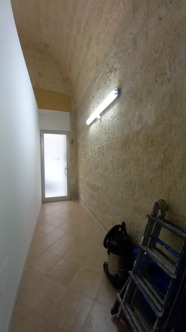 Locale ad uso deposito in zona Via M.R.Imbriani - immagine 6
