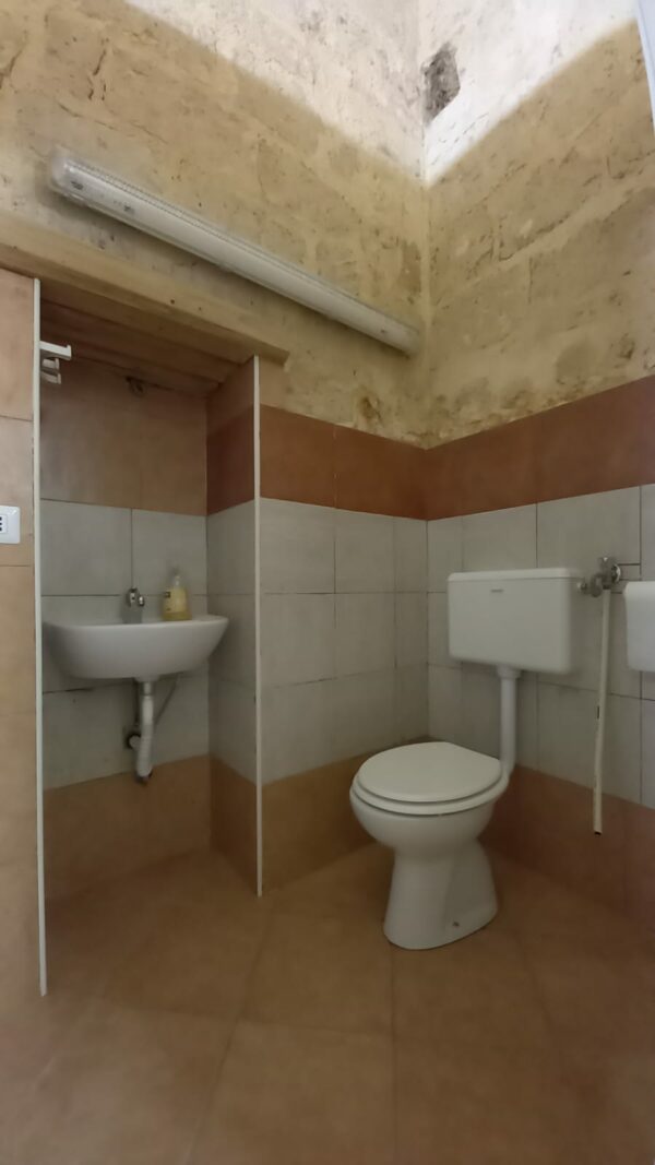 Locale ad uso deposito in zona Via M.R.Imbriani - immagine 5