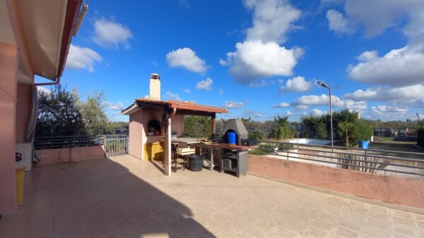 Villa bifamigliare con piscina in zona Via Gravina - immagine 16