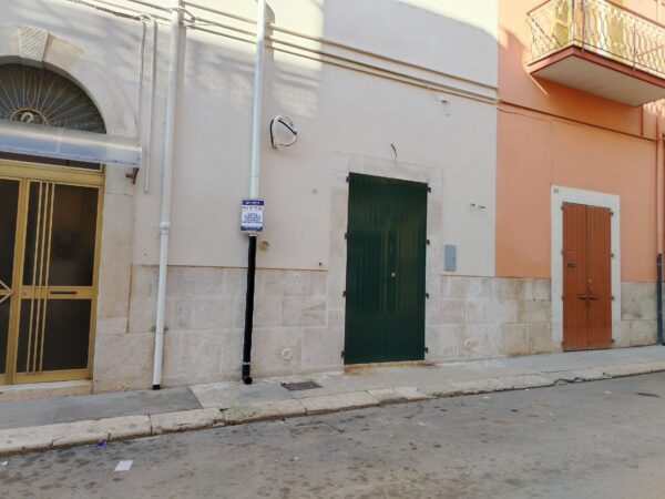 Locale in zona Via Sant'Elia