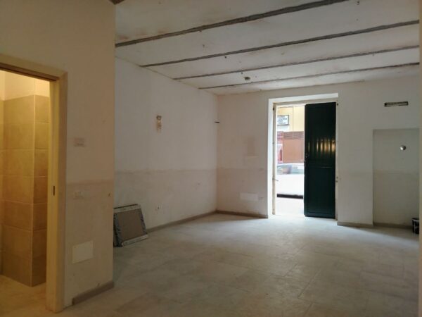 Locale in zona Via Sant'Elia - immagine 6