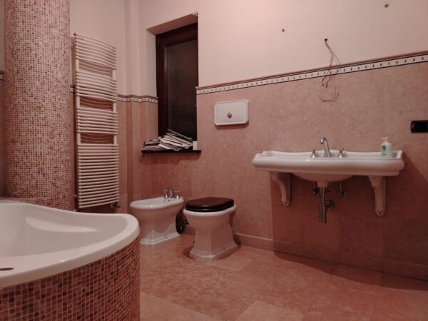 Prestigiosa Villa su II livelli con depandance in zona Via Castel del Monte - immagine 21