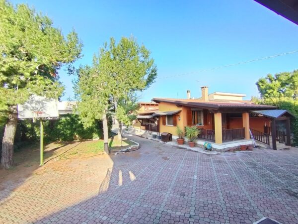 Prestigiosa Villa su II livelli con depandance in zona Via Castel del Monte - immagine 26