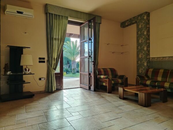 Prestigiosa Villa su II livelli con depandance in zona Via Castel del Monte - immagine 9