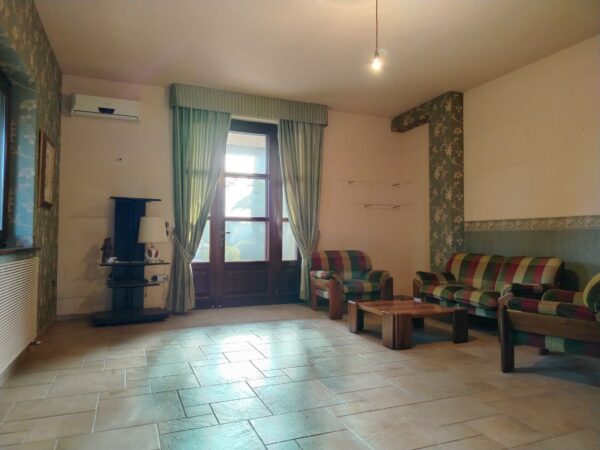 Prestigiosa Villa su II livelli con depandance in zona Via Castel del Monte - immagine 12