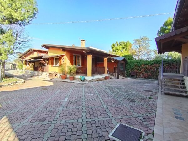 Prestigiosa Villa su II livelli con depandance in zona Via Castel del Monte - immagine 27
