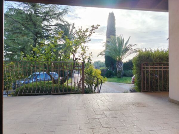 Prestigiosa Villa su II livelli con depandance in zona Via Castel del Monte - immagine 28