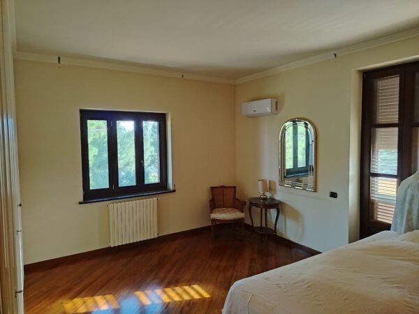 Prestigiosa Villa su II livelli con depandance in zona Via Castel del Monte - immagine 18