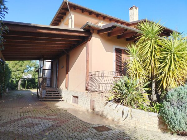 Prestigiosa Villa su II livelli con depandance in zona Via Castel del Monte - immagine 25