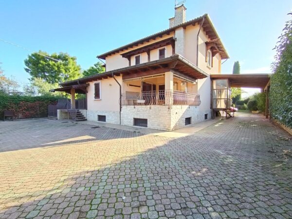 Prestigiosa Villa su II livelli con depandance in zona Via Castel del Monte - immagine 50