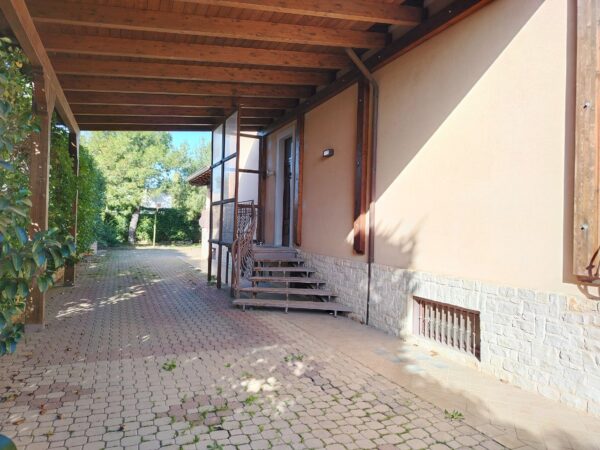 Prestigiosa Villa su II livelli con depandance in zona Via Castel del Monte - immagine 48