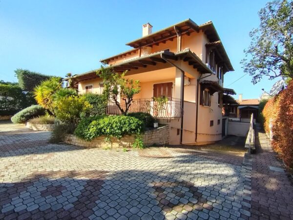 Prestigiosa Villa su II livelli con depandance in zona Via Castel del Monte - immagine 49
