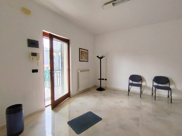 Stanze arredate per uso studio in Via Faustina - immagine 4