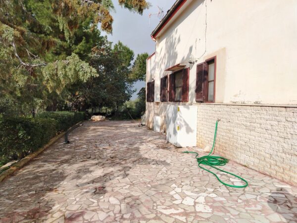 Villa su II livelli in zona Via Bracco - immagine 29