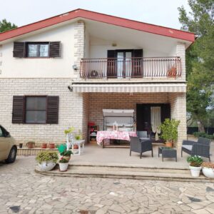 Villa su II livelli in zona Via Bracco