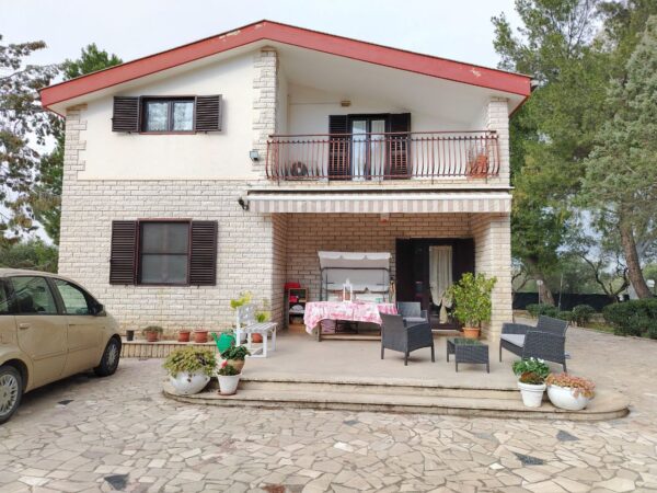 Villa su II livelli in zona Via Bracco