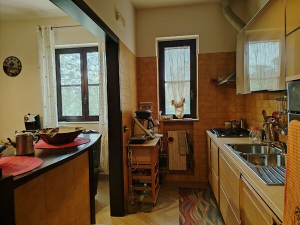 Villa su II livelli in zona Via Bracco - immagine 9