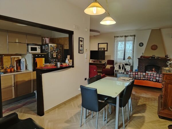 Villa su II livelli in zona Via Bracco - immagine 7