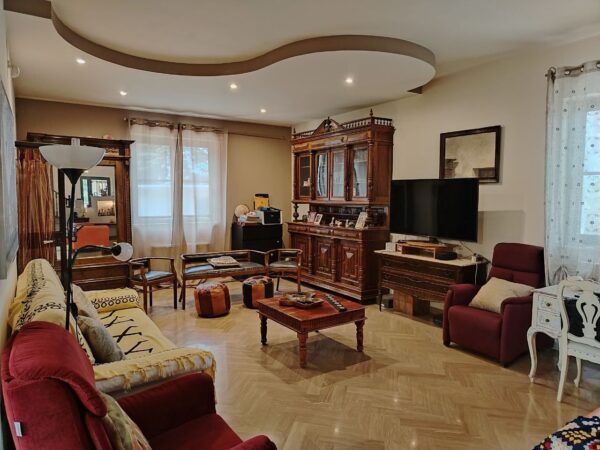 Villa su II livelli in zona Via Bracco - immagine 2