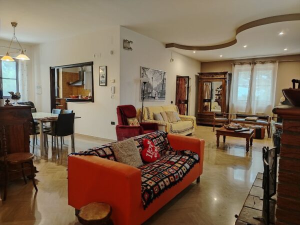 Villa su II livelli in zona Via Bracco - immagine 3