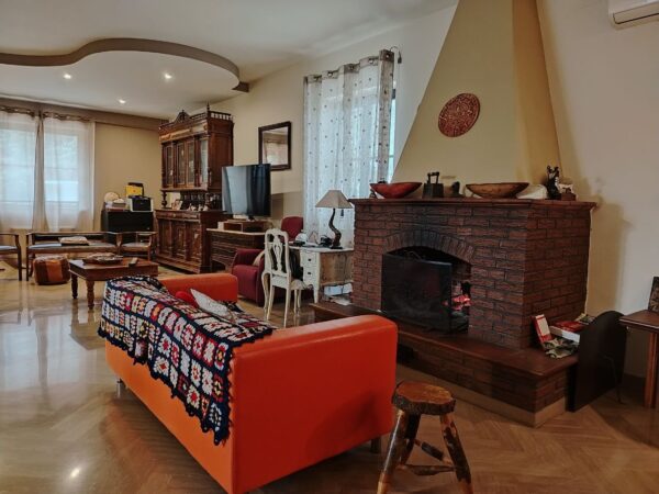 Villa su II livelli in zona Via Bracco - immagine 4