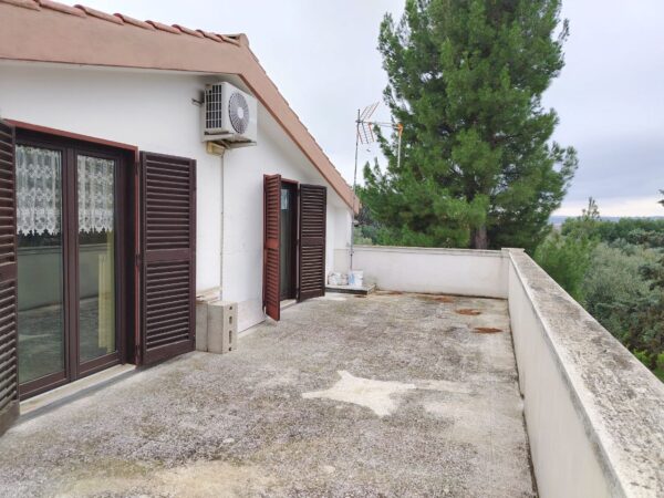 Villa su II livelli in zona Via Bracco - immagine 27
