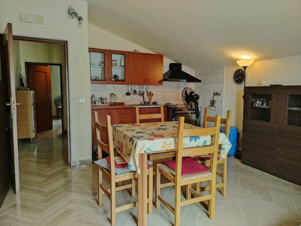 Villa su II livelli in zona Via Bracco - immagine 23