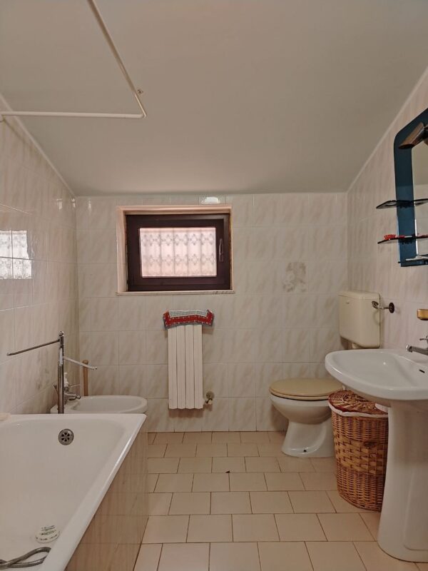 Villa su II livelli in zona Via Bracco - immagine 26